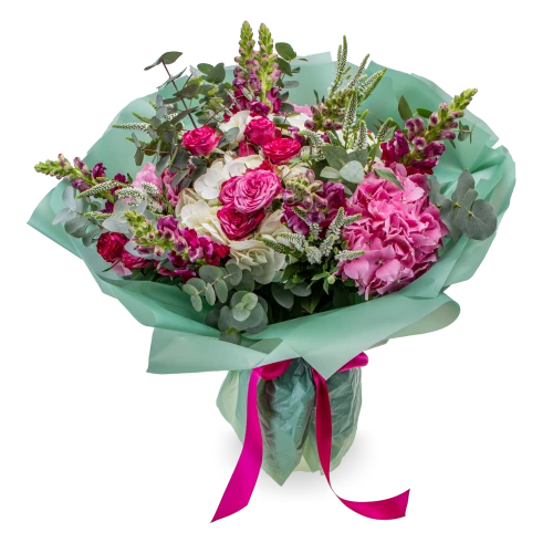 mix květin z hortenzií a trsových růží